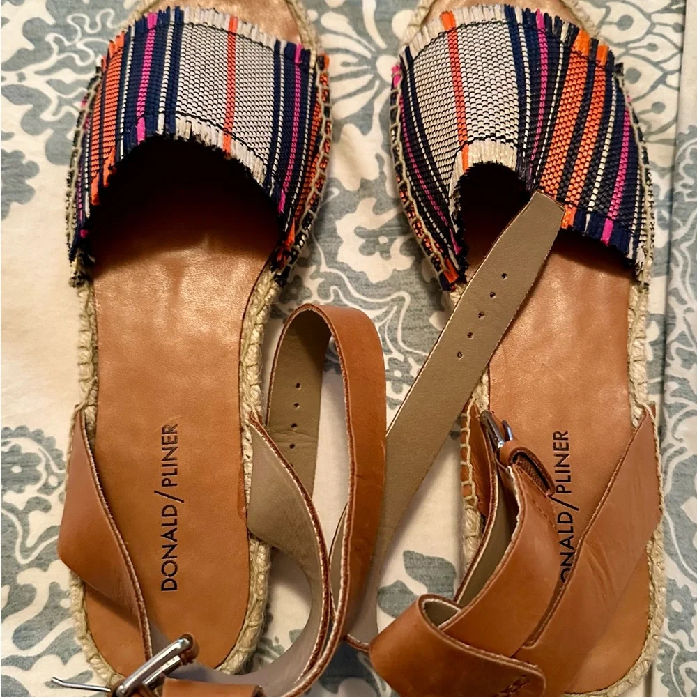 Donald J. Pliner Women's Rowen Espadrilles Sandals size 9.5 (new)
